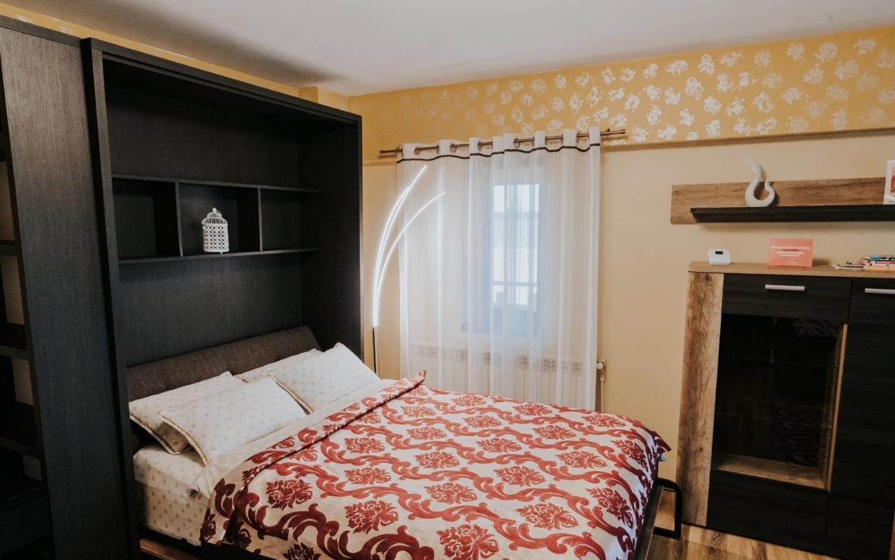 Carla'S Studio Central Palas, Airport Shuttle Iasi Luaran gambar