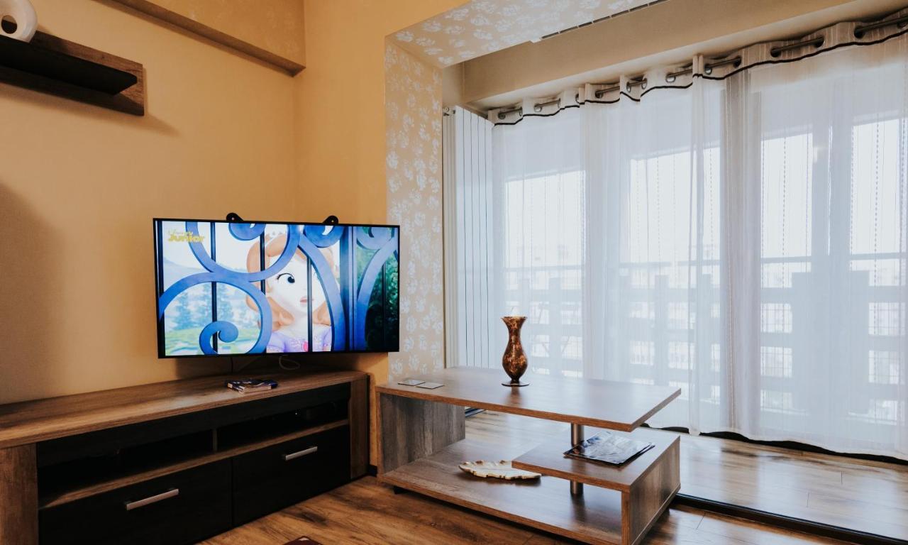 Carla'S Studio Central Palas, Airport Shuttle Iasi Luaran gambar